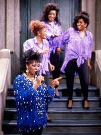 Patti labelle l.jpg (39 KB) LaBelle singing with the Sweeties.