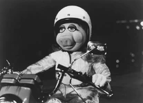 GMC-PiggyMotorcycleCloseup.jpg (54 KB)