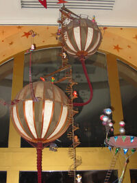 Great Hot Air Balloon Circus - Disney Store Dec 2006 - top detail