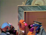 Grover's Elevator: In & Out