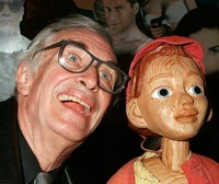 Martinlandau.jpg (37 KB) Landau poses with the Pinocchio puppet out-of-character.