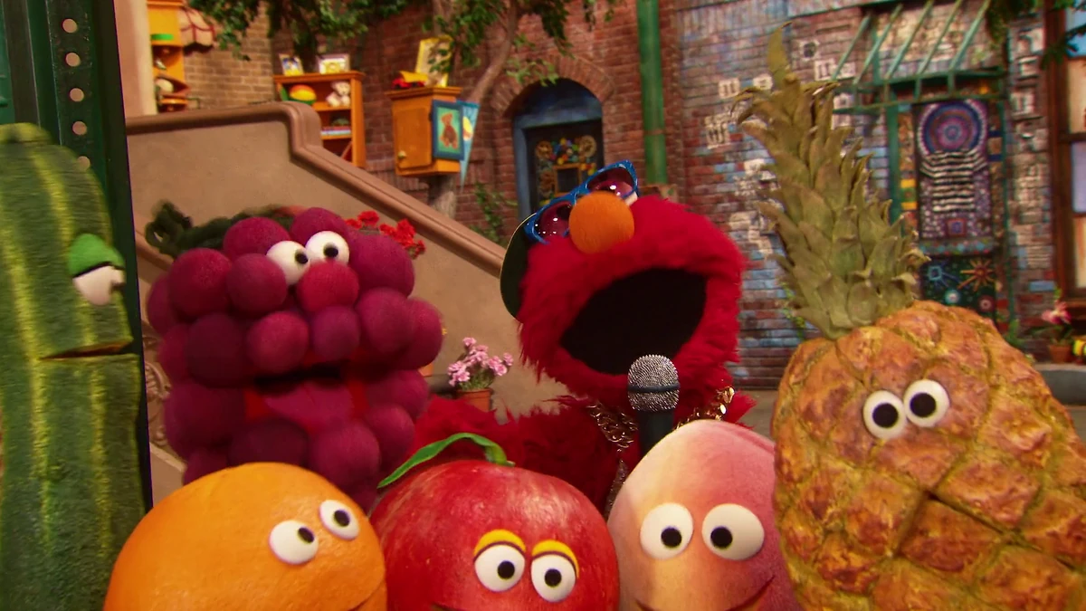 Muppet christmas talking grapes