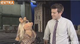 January 8, 2014Kermit, Miss Piggy, and Tina Fey on Extra