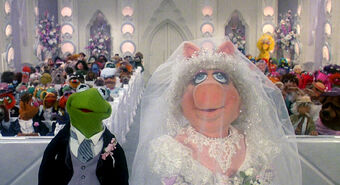 The Muppets Take Manhattan: Piggy finally tricks Kermit into a real wedding... or does she?