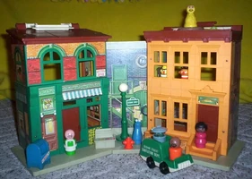 Fisher-Price Little People (841 KB) Fisher-Price Little People "Sesame Street Apartments" playset Fisher Price (1974-1979)