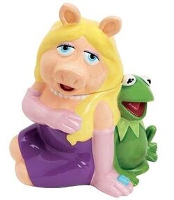 https://static.wikia.nocookie.net/muppet/images/1/1c/DisneyPiggyKermitCookieJar.jpg/revision/latest/scale-to-width-down/250?cb=20080514225258