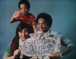 ClosingSign-LuisGordonKidCTW-0626