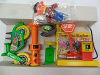 Knickerbocker 1976 motorbike play set 2