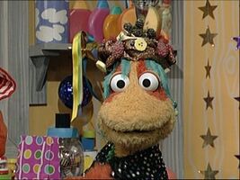 Puppyduck-carmen.jpg (25 KB) Puppyduck in Mopatop's Shop in the episode "Singalotti"