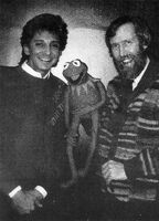 Behind the scenes photo of Barry Manilow & Henson.