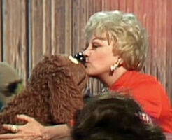 Phyllis Diller & RowlfThe Muppet Show episode 118