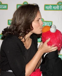 Soledad O'Brien & Elmo2008 Sesame Gala