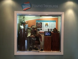 Unclaimed Baggage Center - Hoggle 01.jpg (239 KB) Unclaimed Baggage Center - Hoggle 01