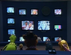 TheFantasticMissPiggyShow-E&B