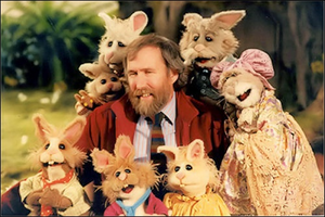 Une marionnette Jim Henson 1987 de Jim Henson Arrière-Grand-mère lapin, The  Tale of the Bunny Picnic. Par applaudissements. -  Canada