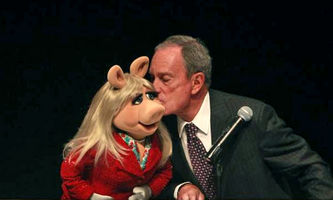 Michael Bloomberg & Miss Piggy MOMI press conference in 2013