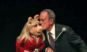 Michael Bloomberg & Miss PiggyMOMI press conference in 2013