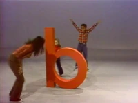 Maria and the kids assemble a "b" (First: Episode 0922)