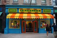 Big Bird's Emporium. Serves as the exit for Spaghetti Space Chase and leads to Loui's Pizza.