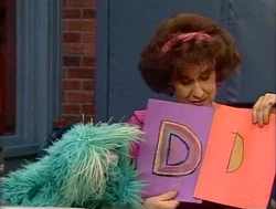 Baby Bear and Rosita draw D's Episode 3356