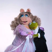 GMC-KermitPiggyFormal2.jpg (141 KB)