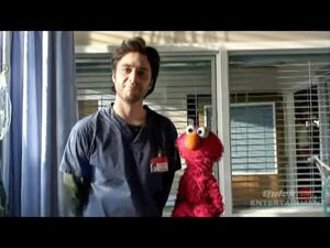 Zach_Braff_and_Elmo_promo_outtakes_for_Scrubs_on_ABC_2009