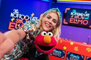 NTLS-BusyPhilippsElmo.jpg (627 KB)