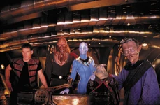 T'raltixx and Moya crew.jpg (401 KB)