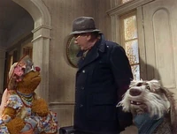 Sprocket arriving at Ma Bear's farm in A Muppet Family Christmas.