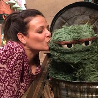 Meredith Salenger & OscarSesame Street set