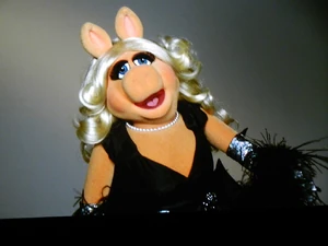 TheTrevorProject-TravorLive-MissPiggy-(2011-12-04)-02