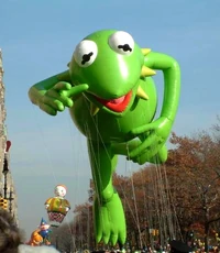 Newkermitballoon.jpg (150 KB) New Kermit the Frog balloon, 2002-2012