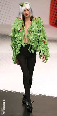 Gaga kermit dress 2