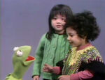 Kermit and Girls: Giraffe Intro (First: Episode 0570)