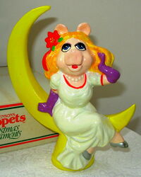 Miss Piggy Christmas ornament tree topper