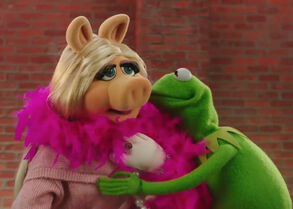 Muppet Moments "Kiss the Pig"