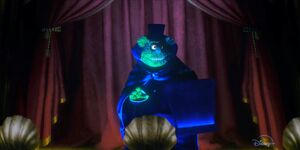 Fozzie BearMuppets Haunted Mansion As "Gauzey the Hatbox Bear"