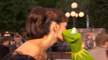 Penelope Cruz & Kermit World Premiere of Pirates of the Caribbean: On Stranger Tides