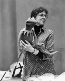 Caroly Wilcox Kermit.jpg (119 KB) Wilcox with Kermit the Frog.