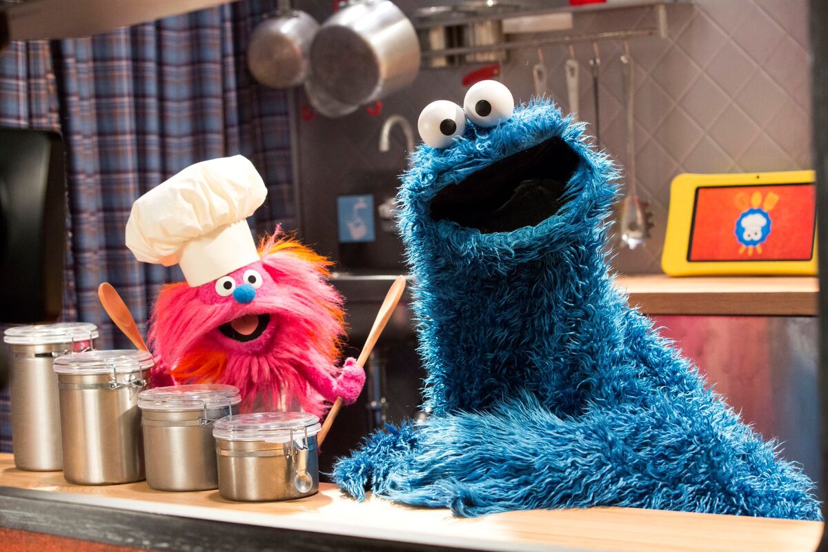 Grover from 'Sesame Street' dishes sweet smoothie