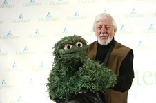 Caroll Spinney and Oscar arriving at the party