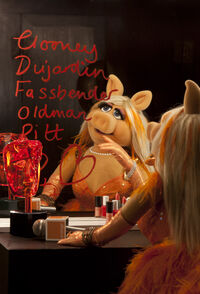 BAFTA-MissPiggy-Orange-Hosting-(2012)02