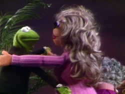 SexandV Kermit flirt