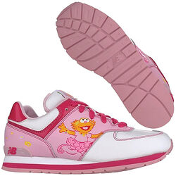 New balance sales elmo shoes