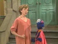 Super Grover: Flying with Annette Bening (68 KB) Flying with Annette Bening