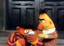 Ernie & Bert: 2-E bit [originally a street scene] (First: Episode 0001)