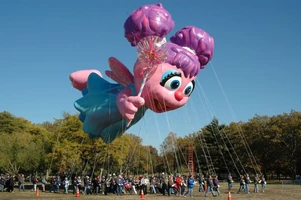 Abbyfloat.jpg (50 KB) Abby Cadabby balloon, 2007-2009