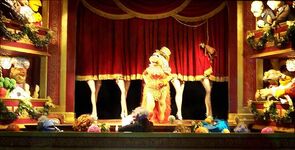 Macy's windows 2002 j.jpg (48 KB)