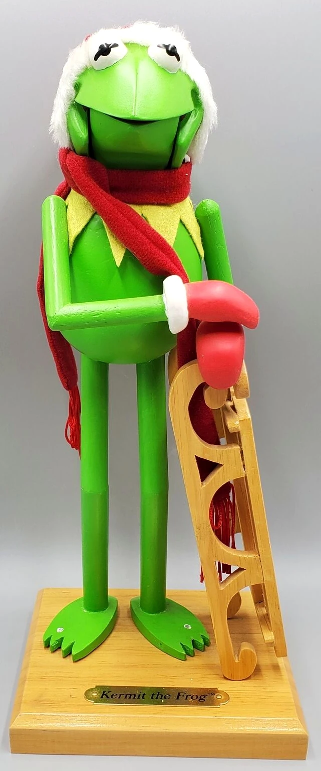クリスマス The Muppets Kermit Christmas Nutcracker Kermit the Frog nutcracker from 1993 with his sled, “The