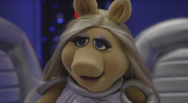 PigsInSpace-FirstMate.png (160 KB) First Mate Piggy in "Guess Who's Coming to Dinner."